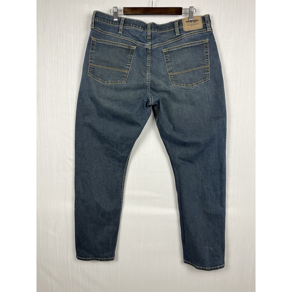 Wrangler Authentics Mens 38x30 Dark Wash Jeans Stretch Denim Workwear - Picture 4 of 13